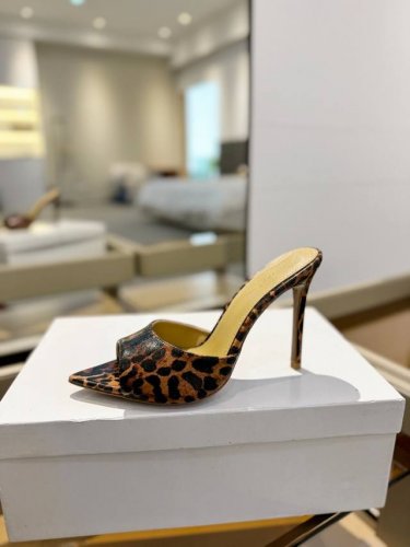 价格p： {半拖} 吉安维托 罗西 Gianvito Rossi Eiko Stiletto，轻松移动。这款 Gianvito Rossi 拖鞋采用配有精致的豹