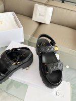 pdior迪奥新品经典款。代购级别品质国外专柜爆款厚底中跟凉鞋 鞋面内里：原版定制材料，鞋底原版开模1.1，大底轻便 码数35-40 41 42可定做