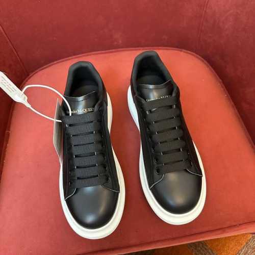 Alexander McQueen 极品代购级别，顶级版本！MQ麦昆运动鞋时尚休闲！麦昆小白鞋看遍了市场上所谓的最高版本，已经无力吐槽... 鞋面：原版定做蜡感