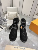 代购价 LV x Timberland 添柏岚 联名款 老花 大黄靴 及踝靴 短靴，LV x Timberland 及踝靴取材 Monogram 压纹防水正绒面