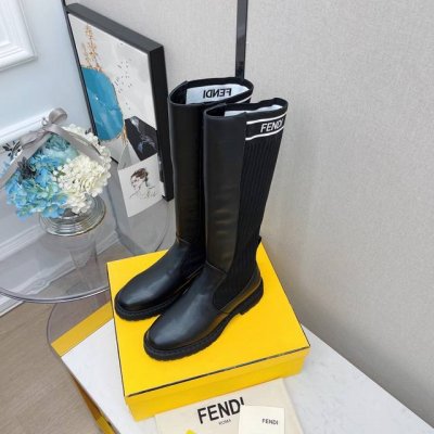 中筒 - 约33cm Fend*全新升级版本马丁靴经典秋冬系列 FF袜子弹力中筒靴Rockoko超显瘦 鞋面：弹力FF飞织袜筒软牛皮 内里：羊皮内里 鞋底：原版