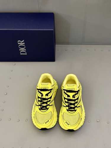 迪奥 Dior B35 Nxt 2025Ss新款运动鞋抢先官网出货 Dior品牌又一新系列运动鞋款迎来了率先曝光。品牌鞋履设计师 Thibo 设计的B35 Nx