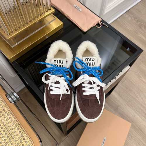 MiuMiu缪缪 2024 miu家2024春夏新品 专柜最新爆款檫色毛毛休闲鞋系列 时尚 简约高级 随意搭配 上脚非常轻便舒适 今年主推款 时尚 简约高级 随