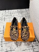 louisvuitton 25 夏季最新 马毛 乐福鞋 简约精致 高级感满满 尽显优雅气质 上脚超好看 拉满了夏日美鞋绝绝子啊 材质 原版进口马毛面料 内里 羊