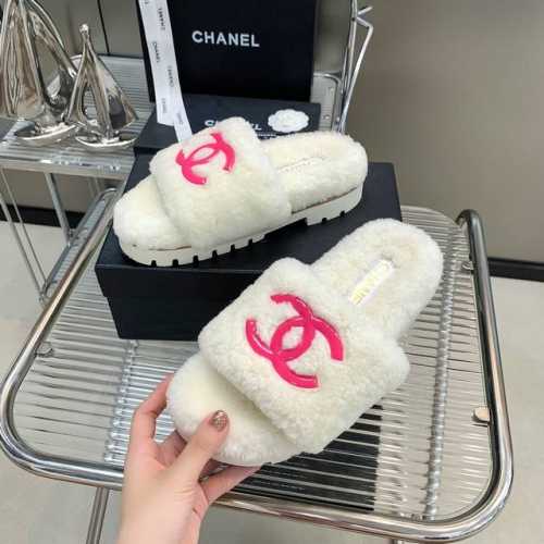出厂价 CHANE*小香 24 新款毛毛拖鞋真的太可爱啦 柔软蓬松的毛毛 舒服暖脚！ 秋冬搭配子休闲又慵懒 上脚真的好看又时髦！美腻美爆了！ 进口羊毛 手感细腻