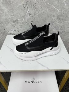 Moncler 休闲运动鞋，头层牛皮搭进口网布面料柔软舒适透气 一脚蹬设计理念合脚大气 真头层羊皮内里透气 橡胶大底耐磨防滑舒适度非常不错Size:38-46
