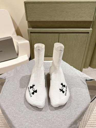 女款 男20 225 B* 巴黎世家联名安德玛最新袜子鞋！代购级别！专柜最新顶级版本袜子鞋全系列 鞋面：原版显瘦弹力袜；手工滴胶工艺Logo，Logo不掉色超级