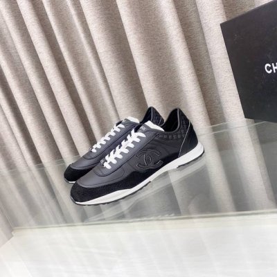Chanei 25S春夏新款运动鞋 官网同步上 专柜断货王 各大博主社交日推款，这季新款简直闭眼入，上脚秀气灵动狂好看，率性的休闲运动风，飒爽又自然，演绎香奈儿