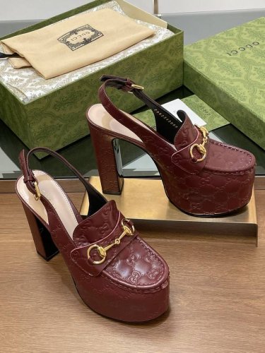 Gucci 古奇2024秋季新品防水台马鞍扣 马衔扣 厚底后系带乐福鞋 亚光GG压花牛皮 高跟厚底防水台慕勒鞋，鞋柜必备款 原版套楦 高端品质 典藏图案继续在G