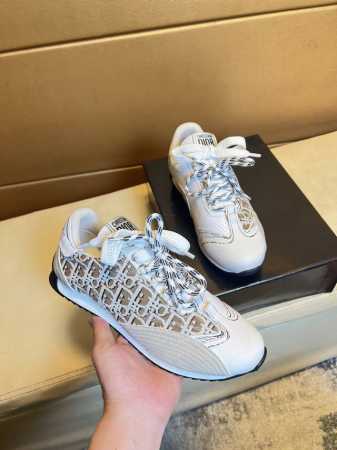 原单品质独家首发 迪奥 独特现代风运动鞋 休闲乐福原版皮 羊里 拒绝脱色磨脚 鞋底 原厂特供原版底 超酷 系带走路都带风风格设计 超舒服耐磨防滑原版底 就好像实 - 点击图像关闭