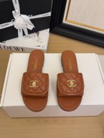 现货发售 *25 专柜 正品级 版本！！ 官方目录： 码数：35、36、37、38、39 34 40 41 需要定做跟客服 沟通 跟高:5Cm 2.5Cm 均配
