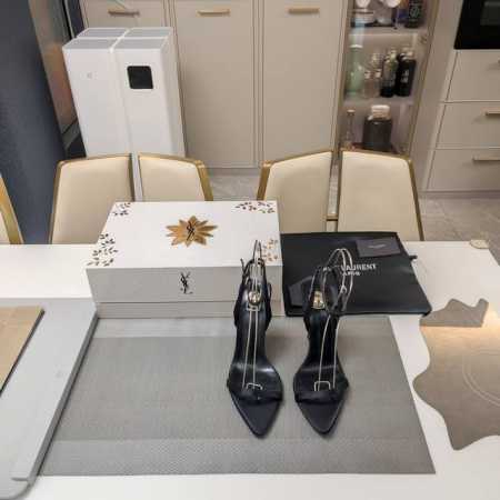 SAINT LAURENT ” SYL圣罗兰 顶级版本25SS众明星网红追捧的坡跟斜高跟，一字带尖头凉鞋。SYL 2025官方VIP 贵宾版金花磁铁盒 认清包装 - 点击图像关闭