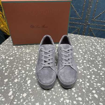 Loro Piana 系列休闲鞋推出 此系列以羊京皮为主，优雅低调奢华。时尚性与皮料实用性同样兼具依然全网最高品质。 ①鞋面：羊京皮 ②内里：羊皮 ③大底：原版 - 点击图像关闭
