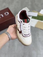 工厂价 实价 Gucci 古驰情侣款秋冬低邦走秀款休闲运动鞋，顶级版本！油边工艺一比一复刻。早春新款，打造属于完美的风格，又酷又飒 C位时髦穿搭 带复古加未来感