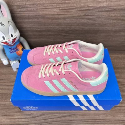 顶级版本Adidas Originals Samba 德训低帮板鞋情侣款 粉蓝 货号: Ih5015 包装:全套得物配件毒盒配纯棉袜子一副。 码数:36 36.