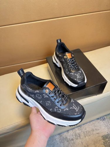 路易威 独特现代风运动鞋 休闲乐福原版皮 羊里 拒绝脱色磨脚 鞋底 原厂特供原版底 超酷 系带走路都带风风格设计 超舒服耐磨原版底 就好像实物拍摄实物更赞 适合