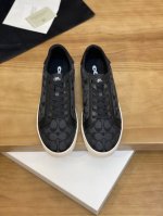 售 价: 商品商标：COACH* 蔻驰* 低帮休闲鞋 正码码数: 38-44 可订做45 商品材料：鞋面专柜原版布料拼接牛皮，舒适透气内里，原版大底。编 号：8
