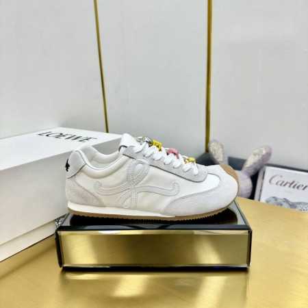 出厂价Pp 扣子+70 代购品质！ 25年早春新款，王一博同款！ 情侣款Loewe罗意威Ballet Runner2.0运动鞋德训鞋 全新配色复古系列跑鞋 标准 - 点击图像关闭