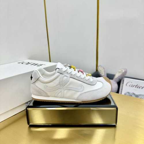 出厂价Pp 扣子+70 代购品质！ 25年早春新款，王一博同款！ 情侣款Loewe罗意威Ballet Runner2.0运动鞋德训鞋 全新配色复古系列跑鞋 标准