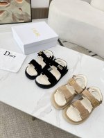 Dior字母拖鞋爆款，多个色可选，国内第一双原版巴黎人肉带回一比一开模..全网正确版本最快出货各个部位都是正品开模，拒绝看图做货，市场目前唯一正确版本，鞋面绵羊