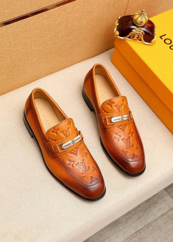 商品商标：Louis Vuitton 路易威登 休闲皮鞋 正码码数: 38-44 45.46.47订制 商品材料：精选 进口头层牛皮压花鞋面+奢华五金扣，进口头