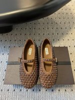 独家新品 Alaia 25 走秀款平底钻面芭蕾舞鞋 兜兜转转还得是Alaia 极致的舒适和百搭 交叉带的设计有种芭蕾舞的感觉 章小蕙同款 甜酷芭蕾风 人气超高的