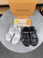 lv 路易威登 2025春夏新款 顶级版本原版一致 专柜主打最新款 新款沙滩鞋 硬货上新 代购级别！高级感十足！国内外博主刷爆的一款，复古又时髦 上脚美炸了！官