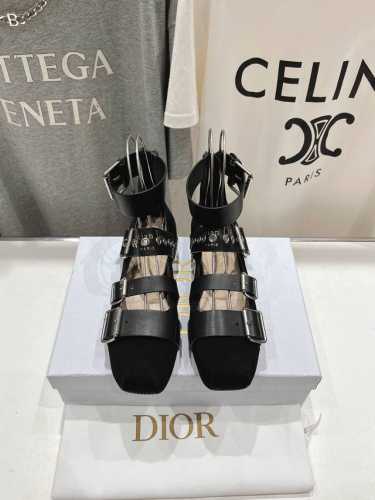 高版本出厂 Dior*迪奥D家2025Ss新款搭扣玛丽珍乐福鞋走秀款芭蕾舞鞋！顶级版本～ 超级仙女范的芭蕾舞鞋，鞋子蛮有看点，方头鞋头 ！颜值超高、个性又时尚、
