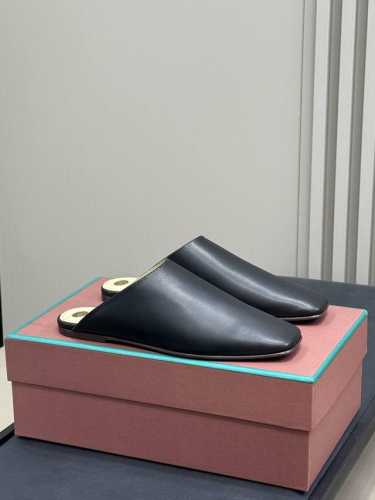 loro Piana Ss25 New Arrival～ L P70春夏半拖新品 最舒服的鞋子，没有之一 低调奢华的品牌，低调富人的不二选择！ 意大利真皮大底，