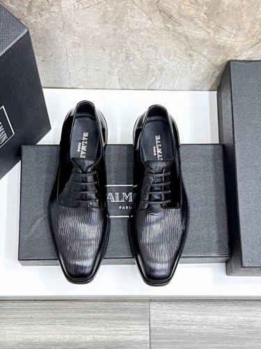 balmain 巴尔曼新款男士皮鞋 面料采用进口原版牛皮 车缝线工艺打造 全进口胎牛皮 看得见的质感 重工车线 标配Logo牛皮垫脚 大牌体验 上脚柔软舒适 男