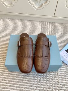 批拖鞋 乐福 Prad* 25ss 普拉达走秀款皮带扣 复古流苏穆勒半拖 乐福鞋爆款！走秀款 复古感时髦满满 随意百搭 时尚休闲 独到味道，人人都爱也轻松驾驭