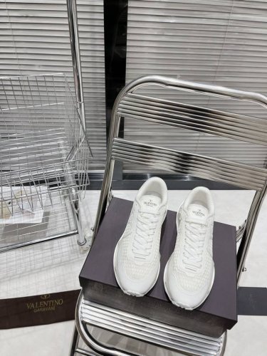 实价： 限男款 顶级版本 Valentino华伦天奴V家 新款Netrunner系列 休闲 气垫 运动鞋 原版购入开发 做货 各种色彩搭配吸睛十足，激活魅力无限
