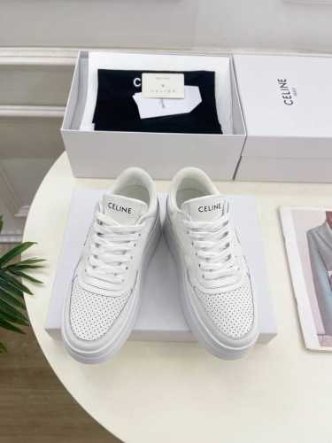 CELINE 赛琳 25 2025春夏新品 BLOCK TRIOMPHE拼色厚底小白鞋运动鞋上新！ 这一季的赛琳真的是开了挂、太有特色了 今年必须要入手一双ce