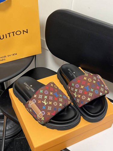 橙子出厂价p louis Vuitton 路易威登 Lv新配色 休闲魔术贴拖鞋 平底凉拖 情侣款 pool pillow Comfort 必入系列 魔术贴高级慵