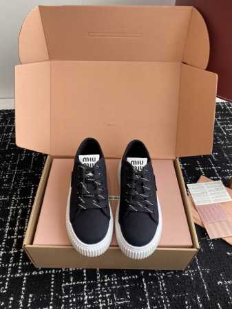 代购级 Miumiu 25Ss 春夏新款 厚底 帆布 半拖 小白鞋 简约造型，超轻原版开模鞋底，脚感妥妥满分 好穿好搭，增高6Cm Size: #35-40 4 - 点击图像关闭