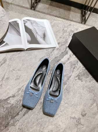 Alexanderwang New Arrival～ 大王23春夏方头芭蕾舞鞋新品 小方头就是芭蕾舞鞋最真切的样子，优雅大方，不失个性！ 小羊皮超软糯，牛仔面料 - 点击图像关闭