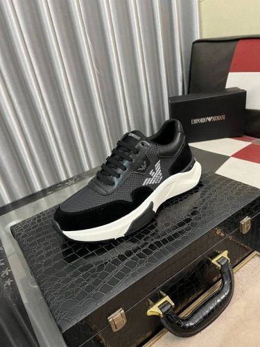Armani 阿玛尼最新新款休闲鞋 火爆热卖官网同款原单爆款 .原工厂牛皮材料1：1原板 牛皮内里，原厂发泡大底。亲们你还为穿着搭配鞋发愁那这款鞋你就是你不二