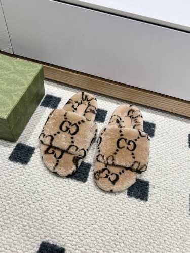 顶级品质 GUCCIss2024秋冬｜平底羊毛拖鞋新品 超舒适的 双带毛拖 简约随性 时髦有范， 慵懒又不乏高级感，最舒适的拖鞋没有之一 随意上脚都好看有型，绝