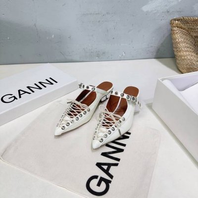高品质出厂 ！小众潮牌Ganni春夏新品极简玛丽珍尖头金属跟凉鞋单鞋！ 可可爱爱 极简风 质感皮革细腻高级 圆润鞋型 一脚蹬设计 随性又自在 鞋面采用进口羊皮