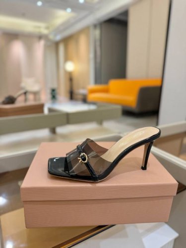 价格P： {半拖} 吉安维托 罗西 Gianvito Rossi Eiko Stiletto，轻松移动。这款 Gianvito Rossi 拖鞋采用配有精致的胶