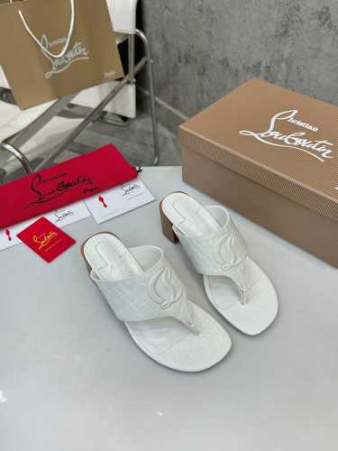 胶底 真皮底 顶级版本 独家定制代购级⑤个颜色供选择。重磅推出 Christian Louboutin CL 标识设计 红底鞋最新走秀款 简称CL 红底鞋 T台