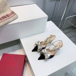 高品质出厂 顶级品质Valentino华伦天奴2025春夏专柜最新蝴蝶结尖头高跟后空凉鞋单鞋时装鞋 后空尖头配上优雅可爱撞色蝴蝶结 创新与经典巧妙的结合在一起