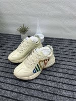 Gucci古驰G家 Rhyton系列 最新版面 双G 老爹鞋 情侣款 厚底 休闲 运动鞋 原版购入开发 做货 这款Rhyton系列运动鞋采用象牙白色皮革搭配复