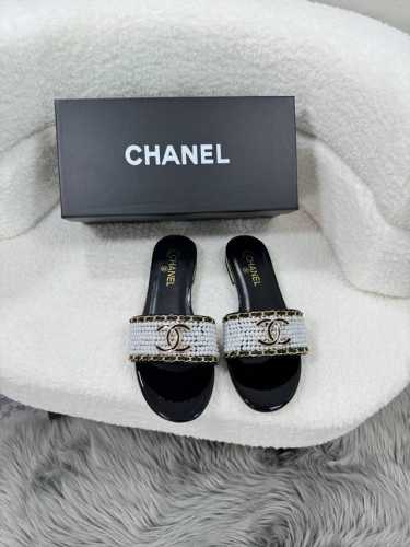 橙子出厂价p Chanel 香奈儿 春夏新款 C扣珍珠拖鞋 精致凉拖 专柜经典款 小香平底拖鞋系列上新 时尚圈的绝绝子 夏季必入款 码数：35-40