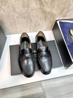prada～ 码数：39–44 38.45.46订做 P家原单官网新品男士高端皮鞋，顶级原单复刻，采用进口开边珠 小牛皮，手工擦色，小牛皮透气内里，原版真皮大底