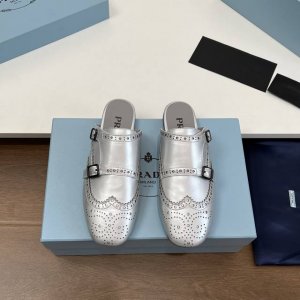 福利价 高品质！Prada 25ss 普拉达走秀款复古布洛克雕花皮鞋系列25年专柜走秀款 复古感时髦满满 随意百搭 时尚休闲 独到味道 轻松驾驭 休闲时髦 两不
