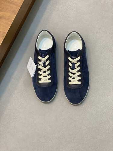 Brunello Cucinelli Bc 水洗绒面革胶底鞋 这款运动鞋采用水洗绒面革制成 撞色雾面小牛皮装饰鞋襟及鞋口 莞产精湛工艺制作 纤细修长的轮廓与复古