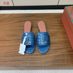 Loro Piana 石头纹平底拖鞋。鞋面石头纹牛皮，羊皮内里及垫脚。真皮中底，真皮包跟。进口真皮大底。码数：34-42 34、40、41、42定制不退换 批：