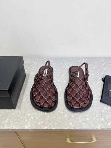 jil Sander 吉尔桑达 25Ss春夏新款 编织渔网 凉鞋 非常新颖的设计，让人眼前一亮！夏日氛围感渲染十足 鞋面采用超级软且坚韧的牛皮编织而成，采用织网
