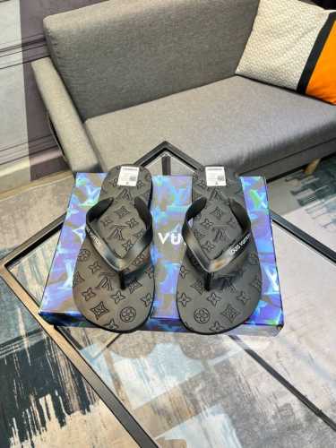 实价 Lv人字拖鞋 爆款热卖原版进口材料原厂大底！Size：38 46 45 46 不退换